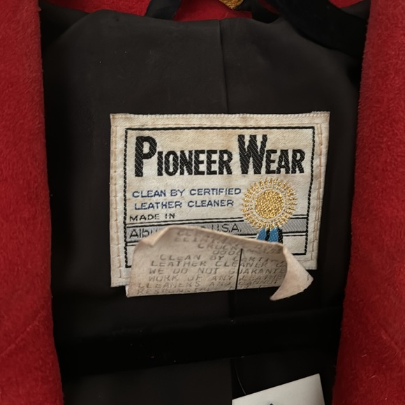 Incredible Vintage Red Suede Jacket - Picture 3 of 8